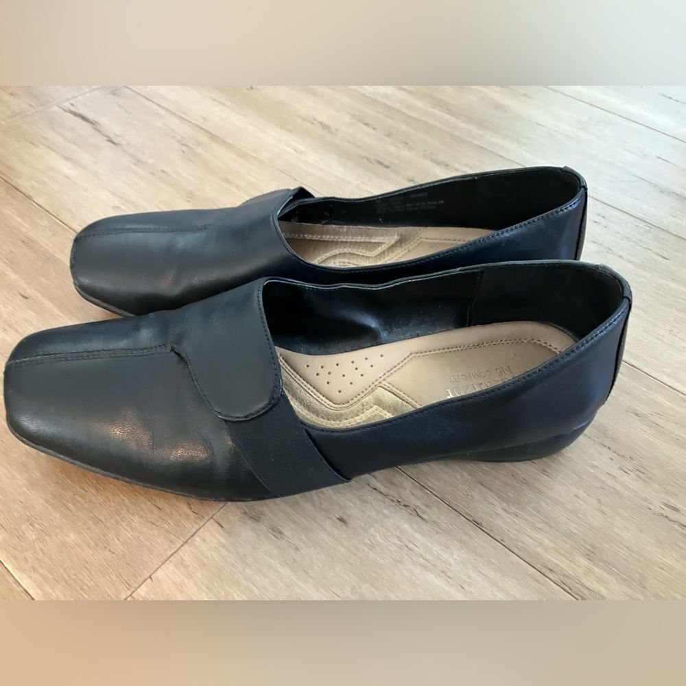 Naturalizer black leather women’s flat  loafers size 7